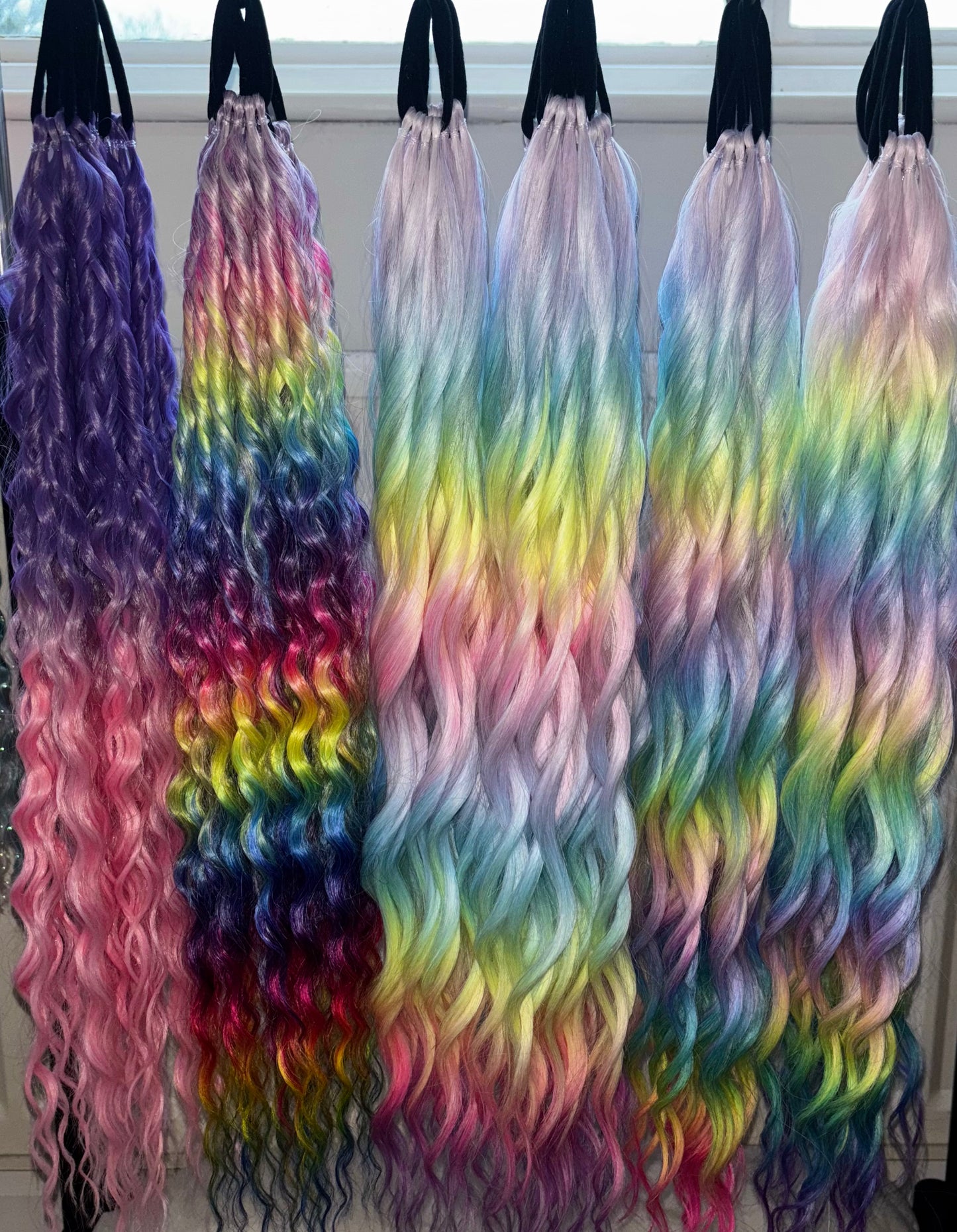 Pastel Wavy/curly Ponytail
